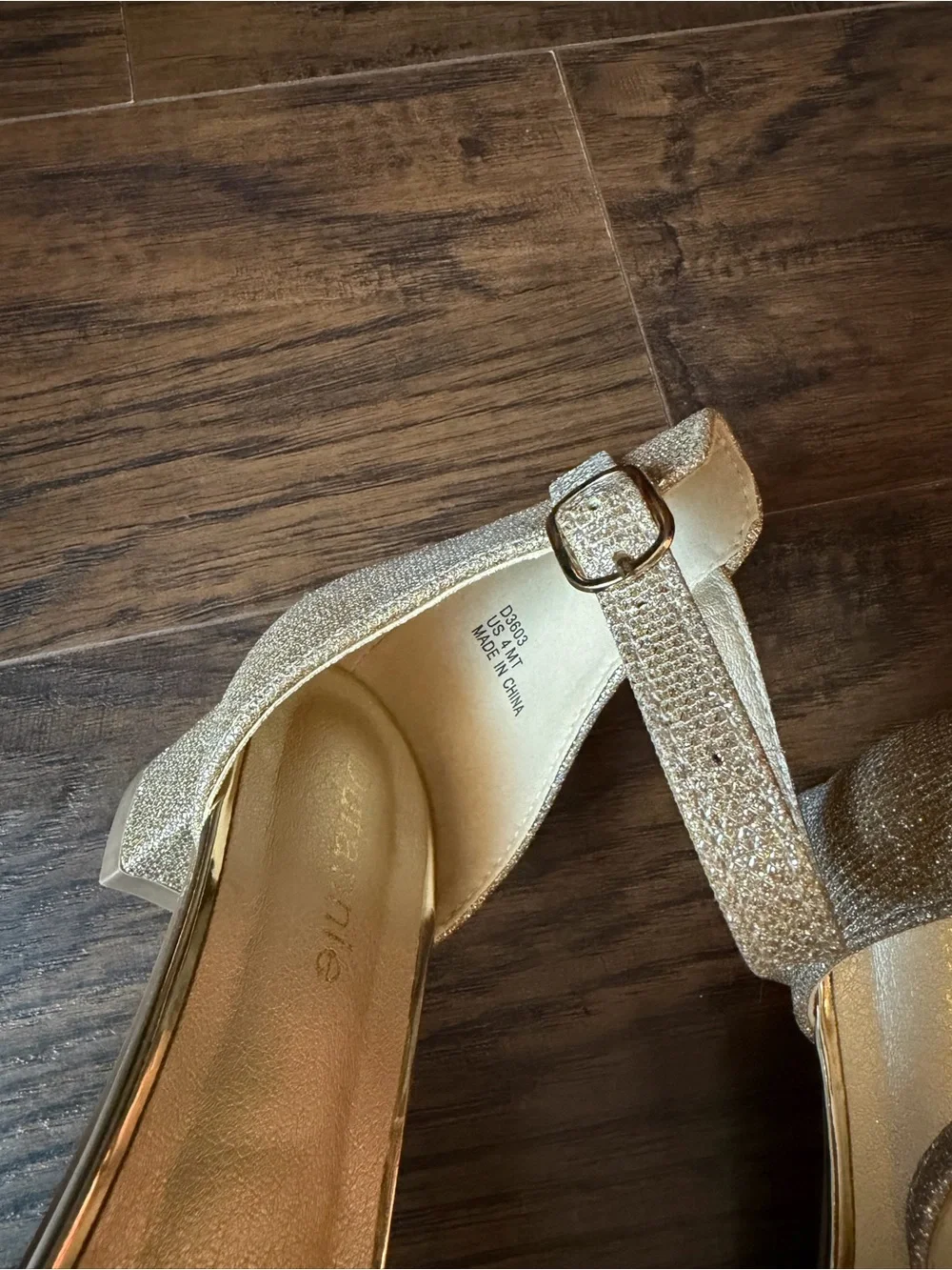 Heel sandals for girls
